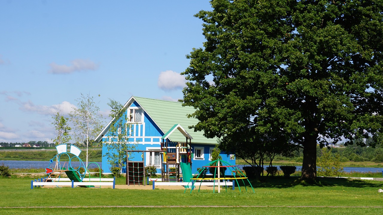 Famille en vacances au camping en pleine nature