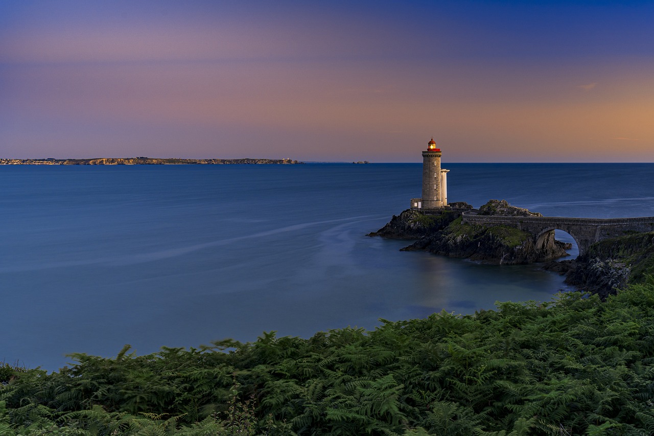 Phare breton cote soir